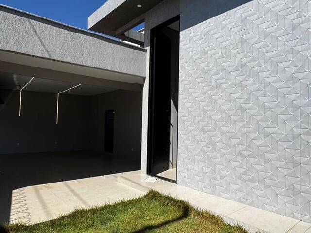 #2733 - Casa para Venda em Goiânia - GO
