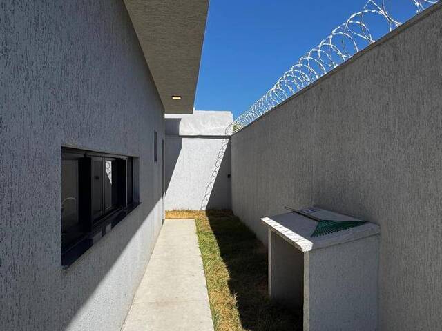 #2733 - Casa para Venda em Goiânia - GO