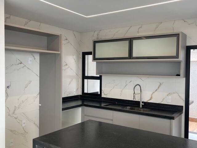 #2047 - Casa em condomínio para Venda em Senador Canedo - GO