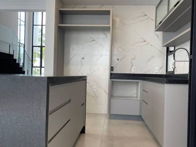 #2047 - Casa em condomínio para Venda em Senador Canedo - GO