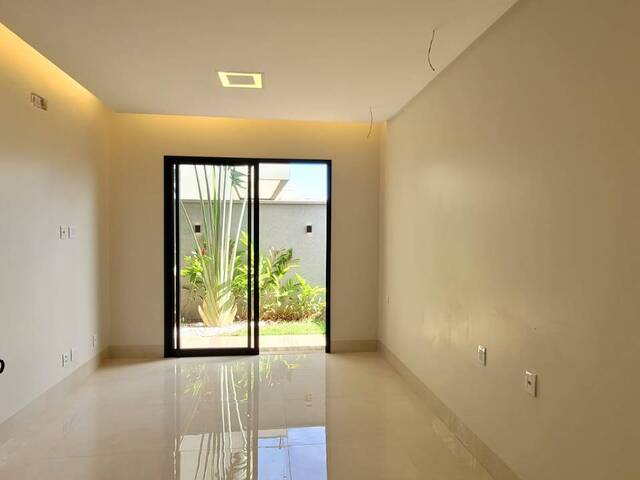 #2750 - Casa para Venda em Aparecida de Goiânia - GO