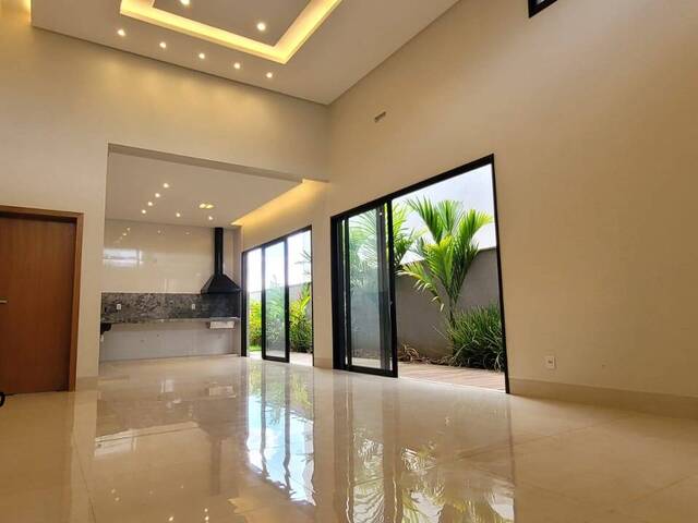 #2750 - Casa para Venda em Aparecida de Goiânia - GO