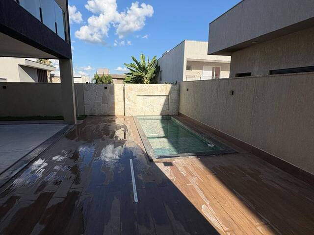 #2823 - Casa em condomínio para Venda em Goiânia - GO